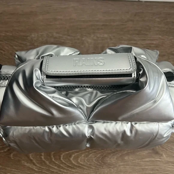 Rains Metallic Silver Crossbody Bag - Picture 4 of 5